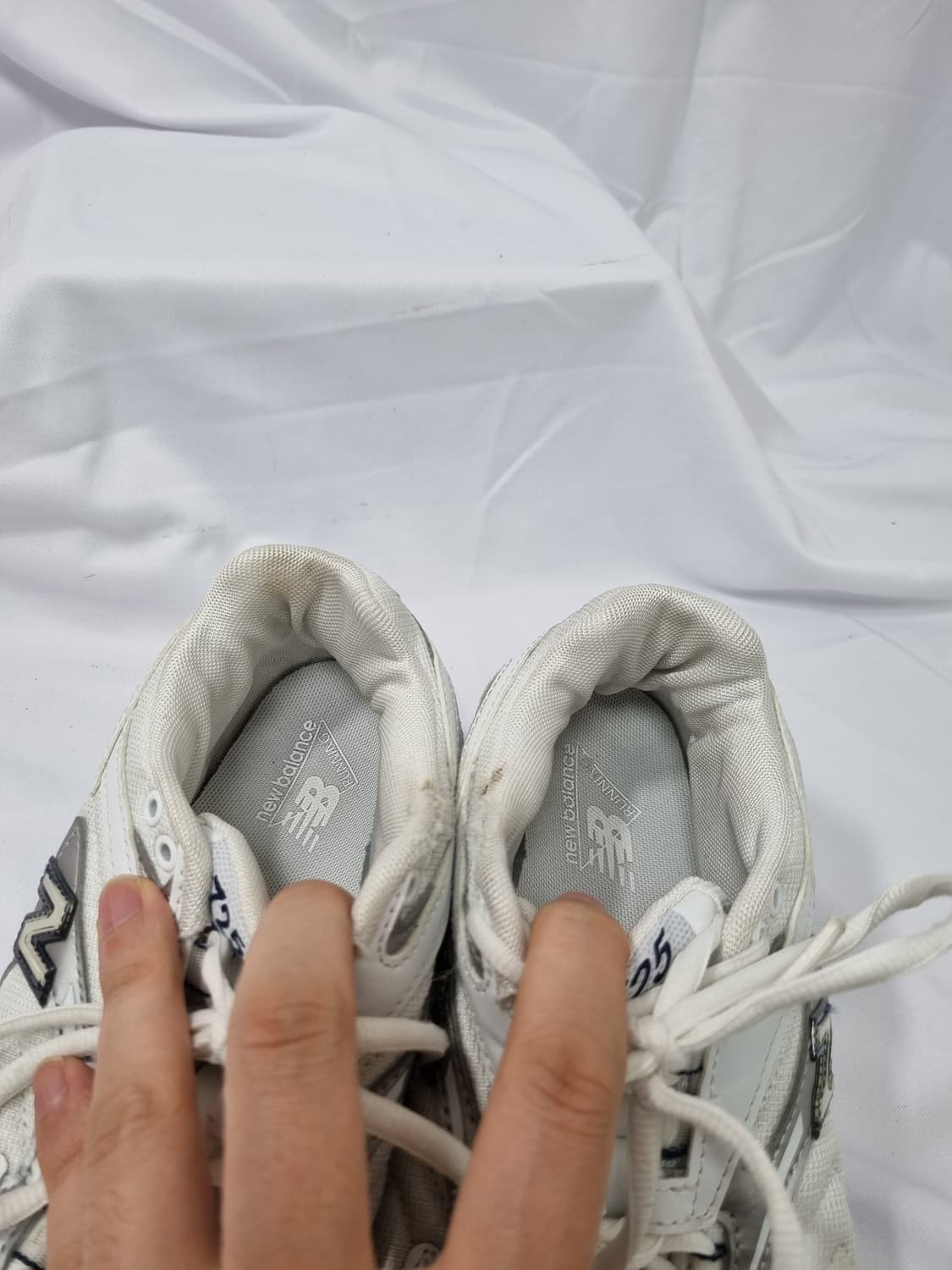 235 뉴발란스 725 실버 스니커즈 상품이미지6