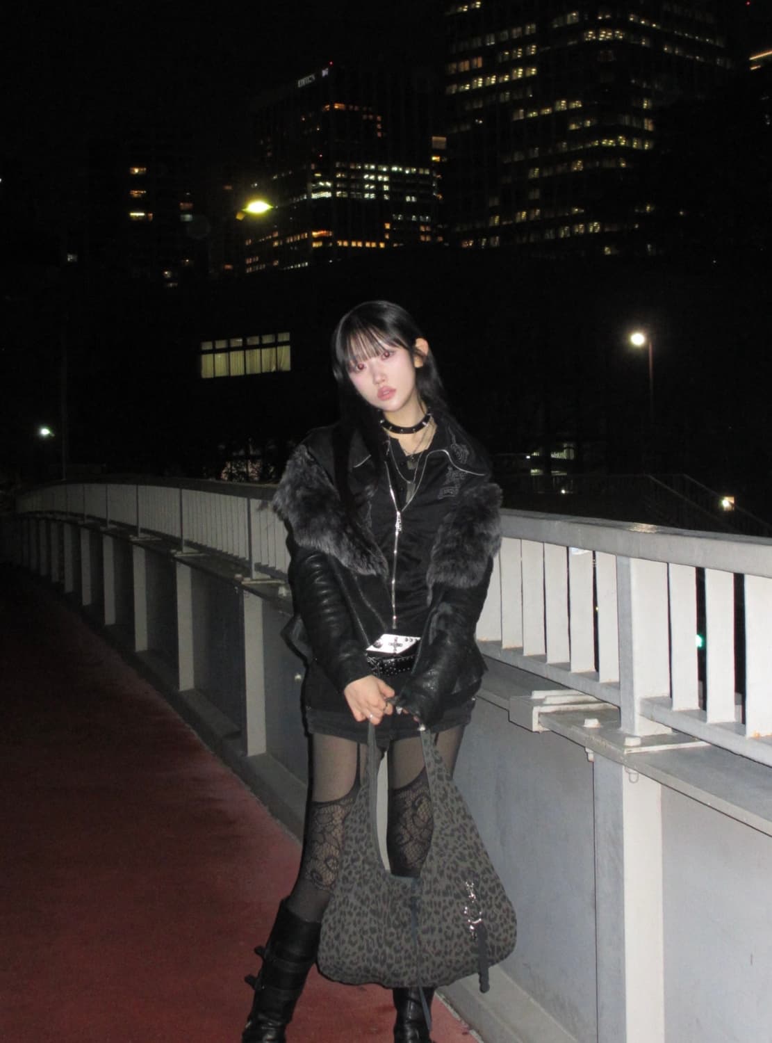 그레이 퍼 밑단 프릴 딱붙 레더자켓  상품이미지2