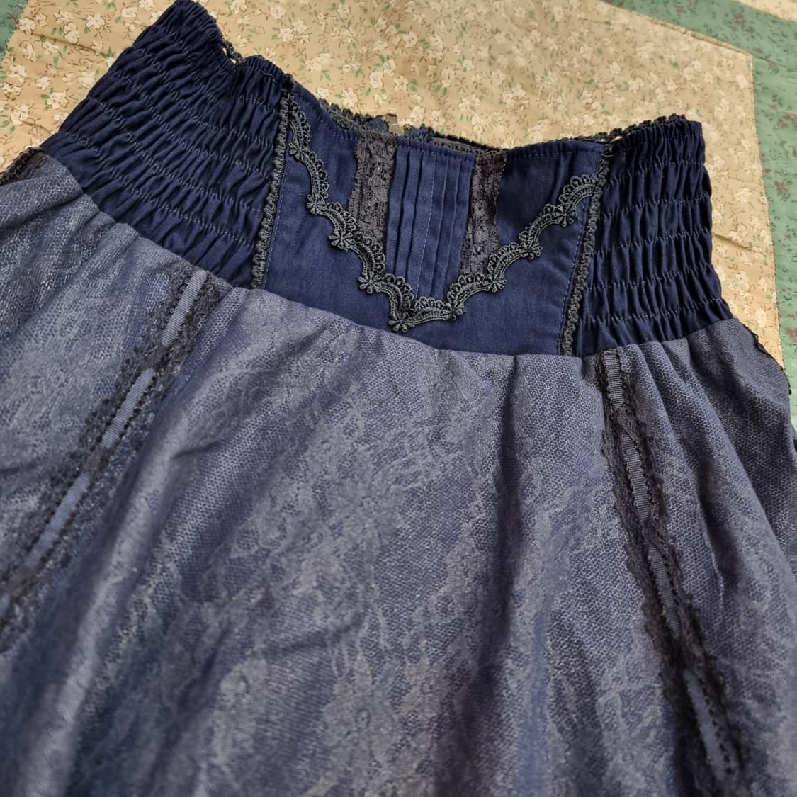 OZZ ONESTE 오즈 오네스트 네이비 고딕 레이스 스커트 상품이미지4