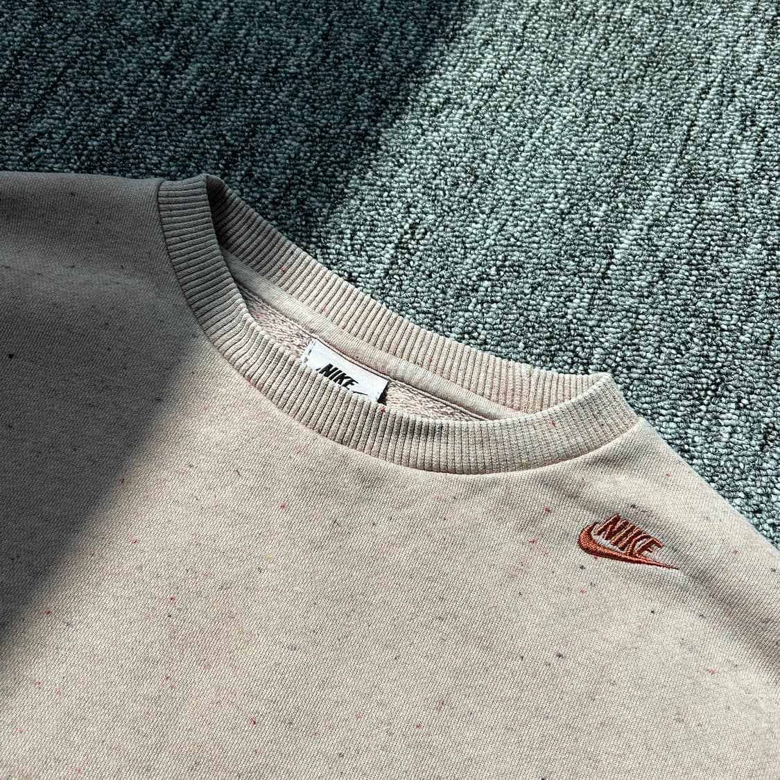 나이키 핑크 빅로고 크롭 맨투맨 상품이미지3