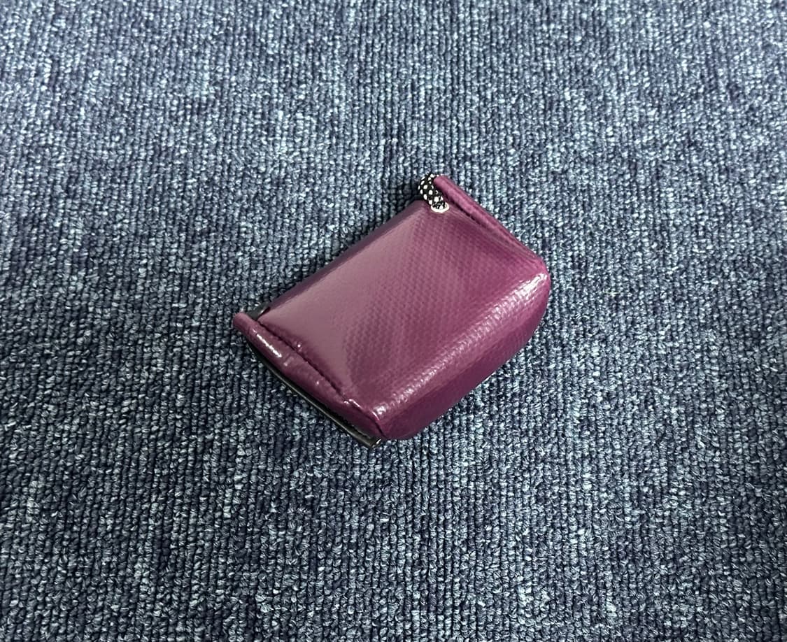 새제품 Freitag 프라이탁 와인색 미니 메신저 키링(에어팟) 상품이미지7