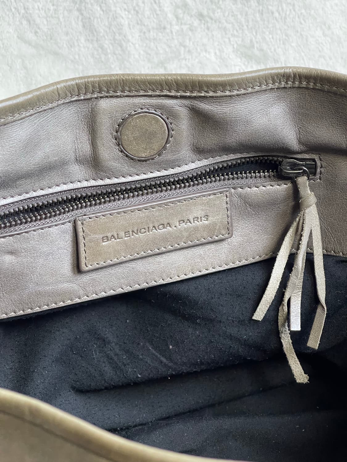 발렌시아가 클래식 시티백 선데이 || 모카 상품이미지9