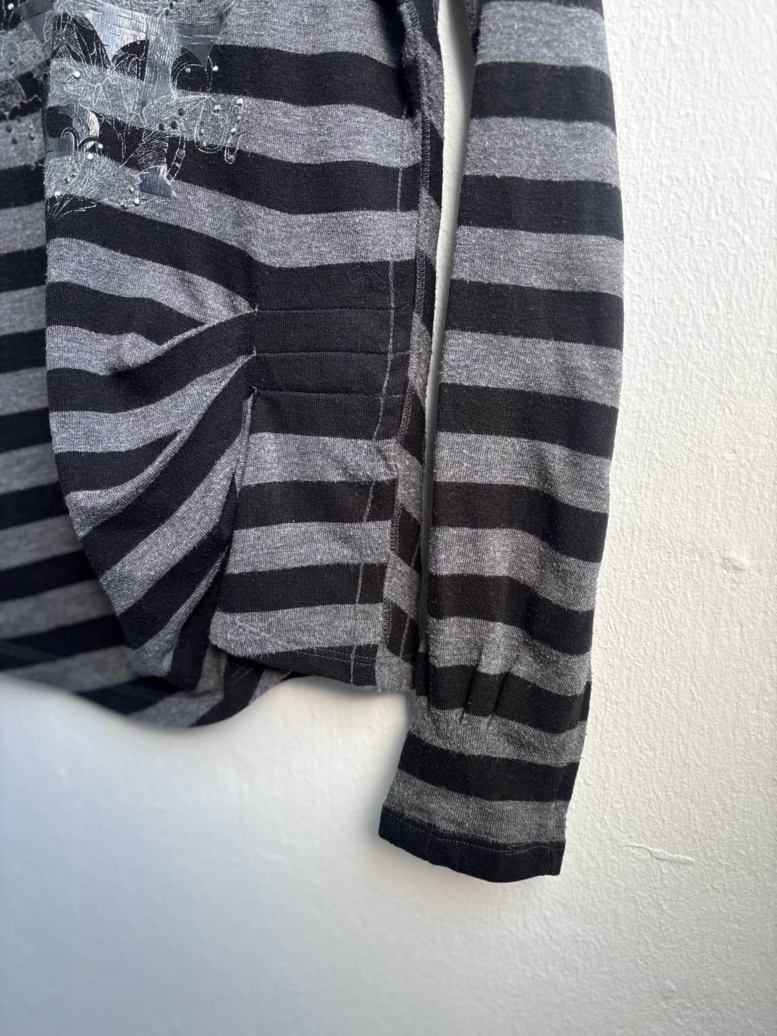 Tomboy Stripe Graphic Long Sleeve 상품이미지3