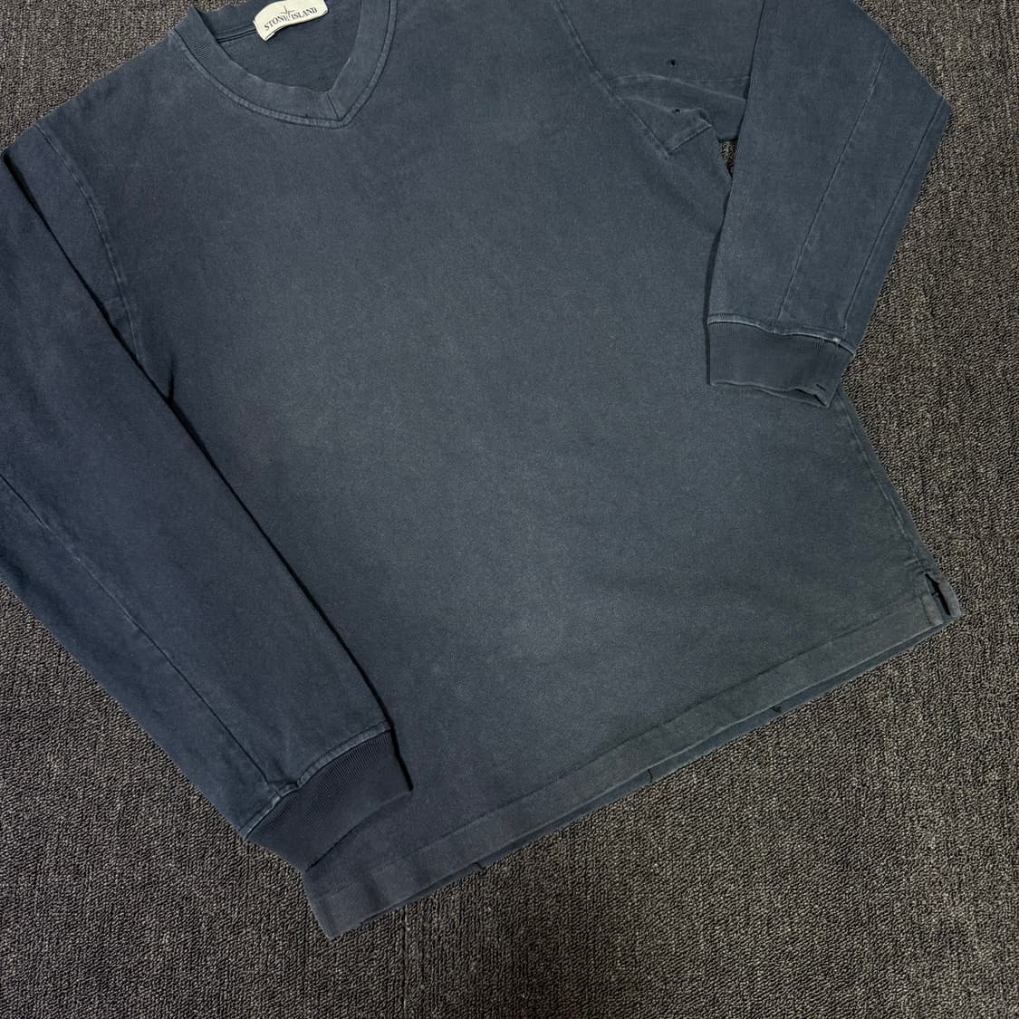 스톤아일랜드 네이비 브이넥 롱슬리브 상품이미지3