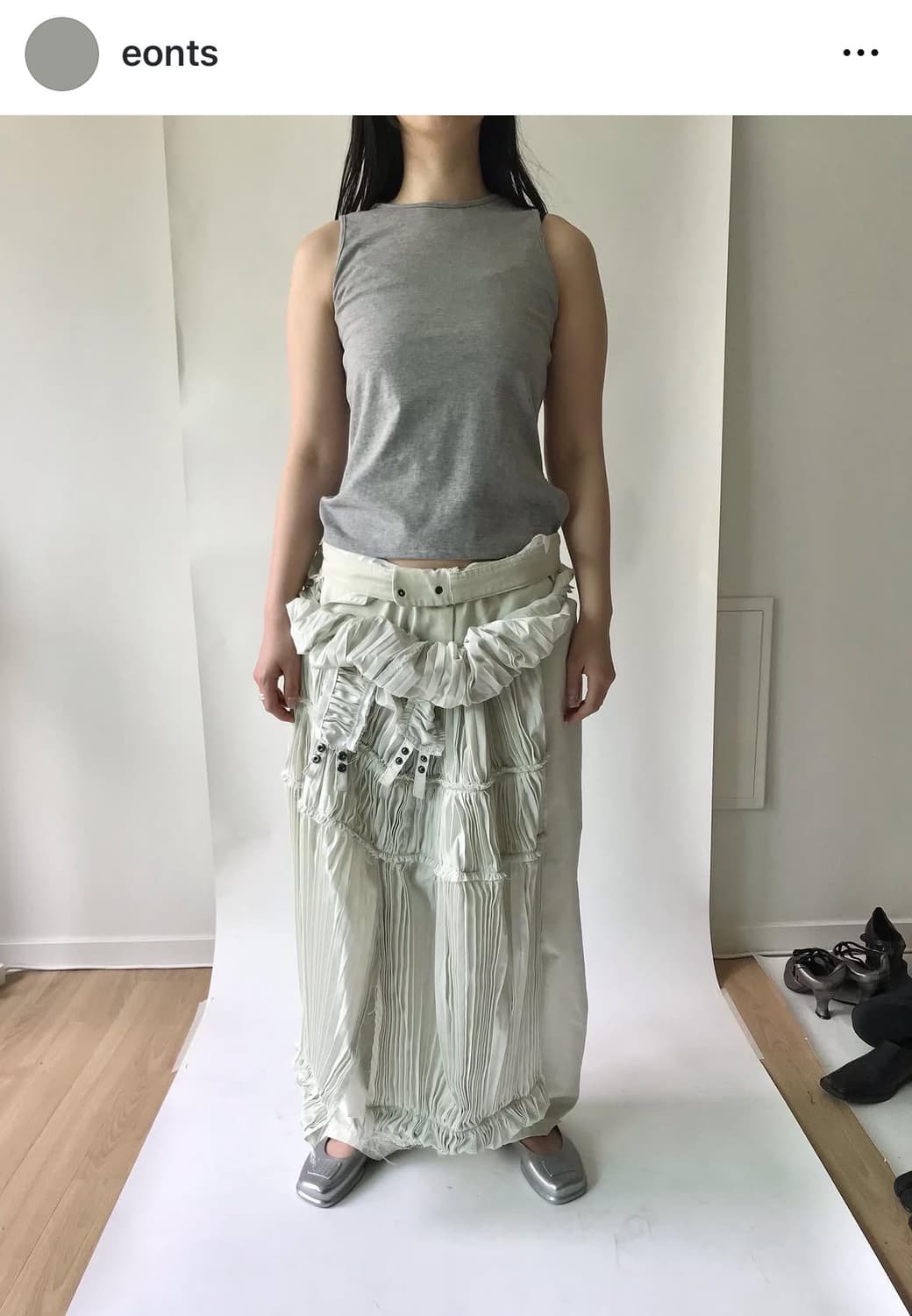 Eonts 애옹쓰 Hand Crease Apron Ivory 상품이미지1