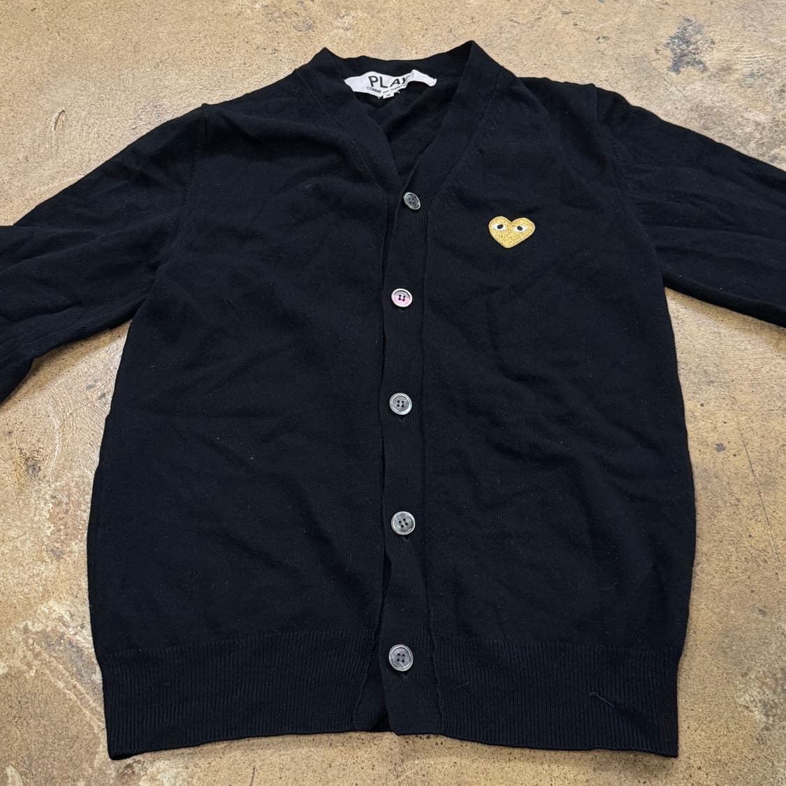 꼼데가르송 블랙 골드 와펜 니트 브이넥 가디건 상품이미지3