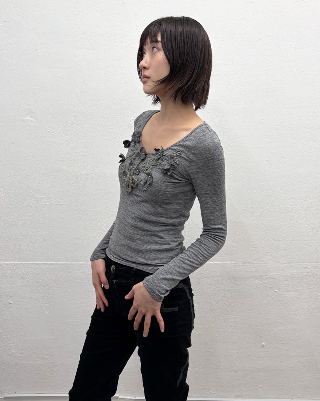 소니아 포튜나 3D 플로럴 자수 탑 상품이미지3