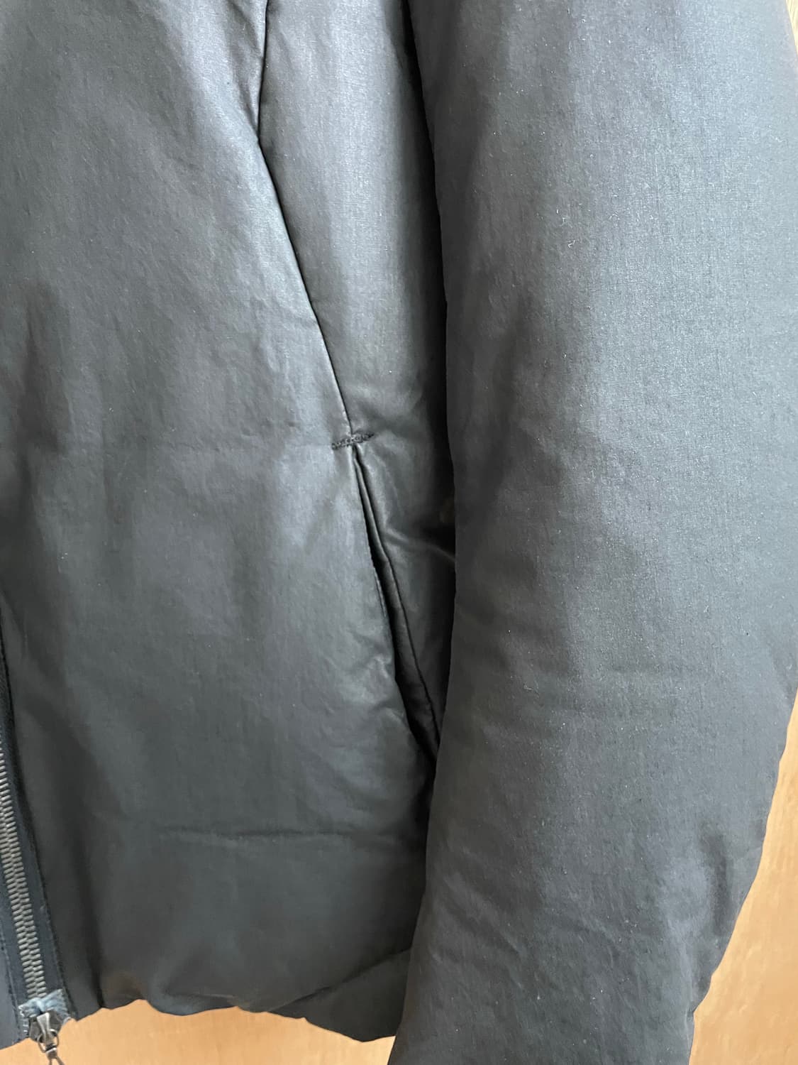 카즈유키쿠마가이 절개 패딩 자켓 상품이미지5