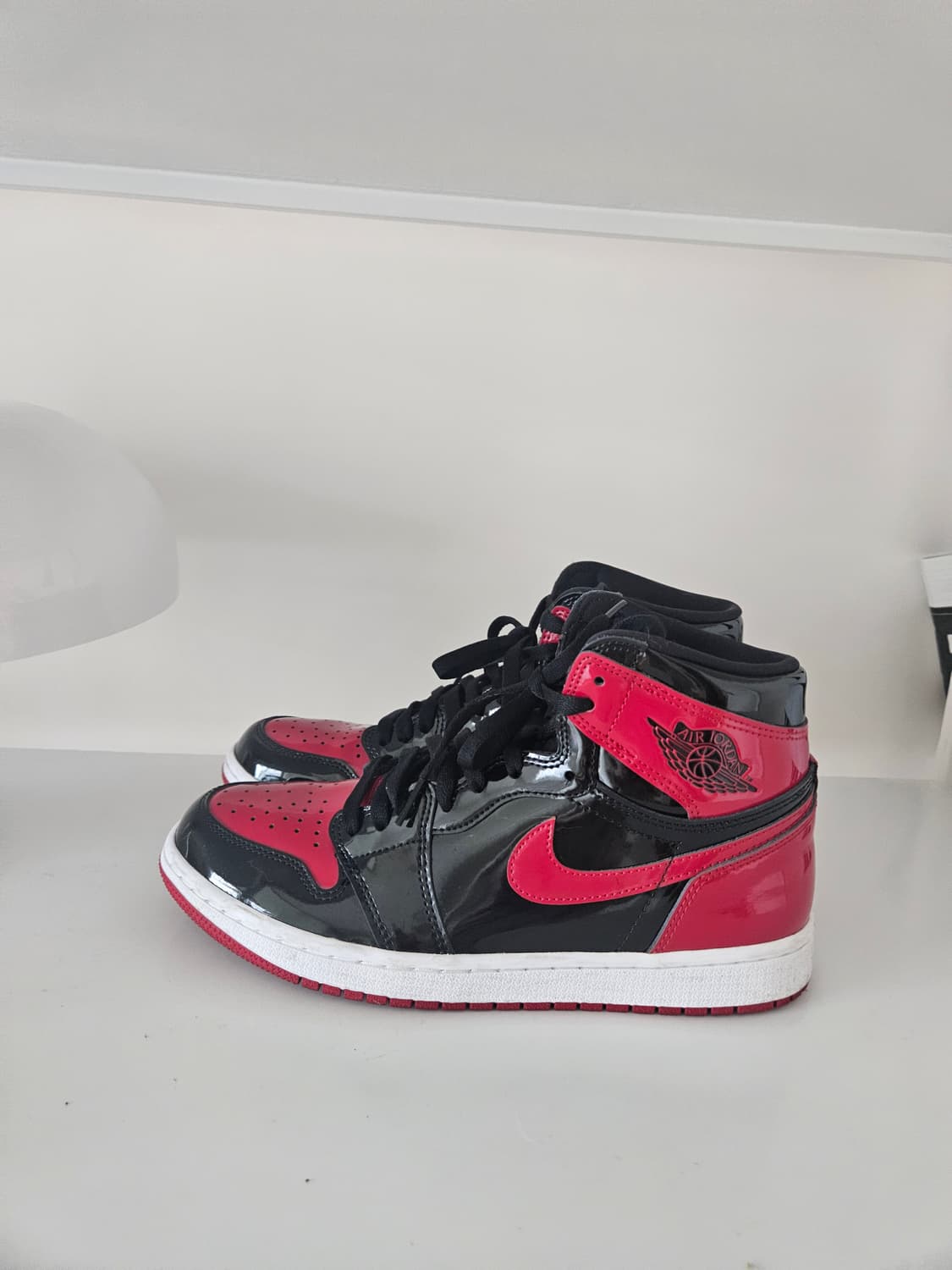 조던 1 레트로 하이 OG 페이턴트 브레드 (275) 상품이미지1