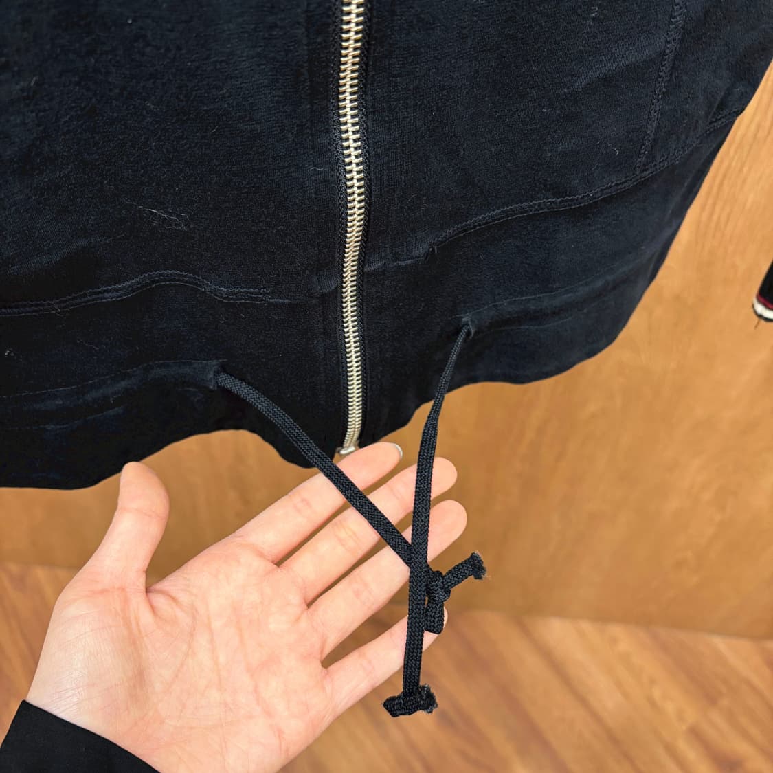 버버리 블루 라벨 하이넥 집업 스웻 자켓 로고 자수 스트링 디테일 블랙 상품이미지6