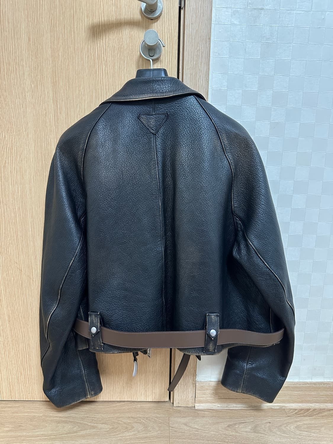 프라다 나파 벨티드 레더 자켓 42 상품이미지10