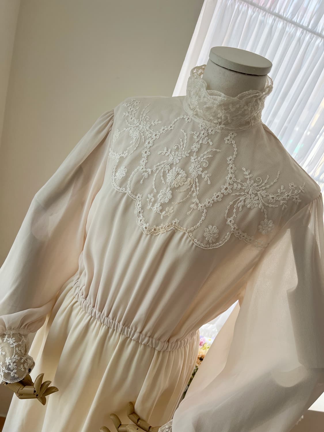 엔틱 레이스 하이넥 벌룬 맥시 드레스 상품이미지5