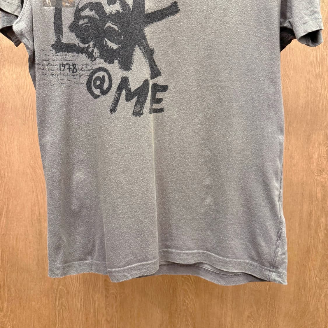 디젤 워싱 그래픽 반팔 티셔츠 레터링 프린팅 디테일 그레이 상품이미지5