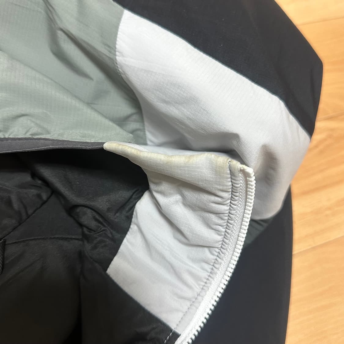 아크테릭스 x 빔즈 아톰 후디 트랭퀼 XL 상품이미지8