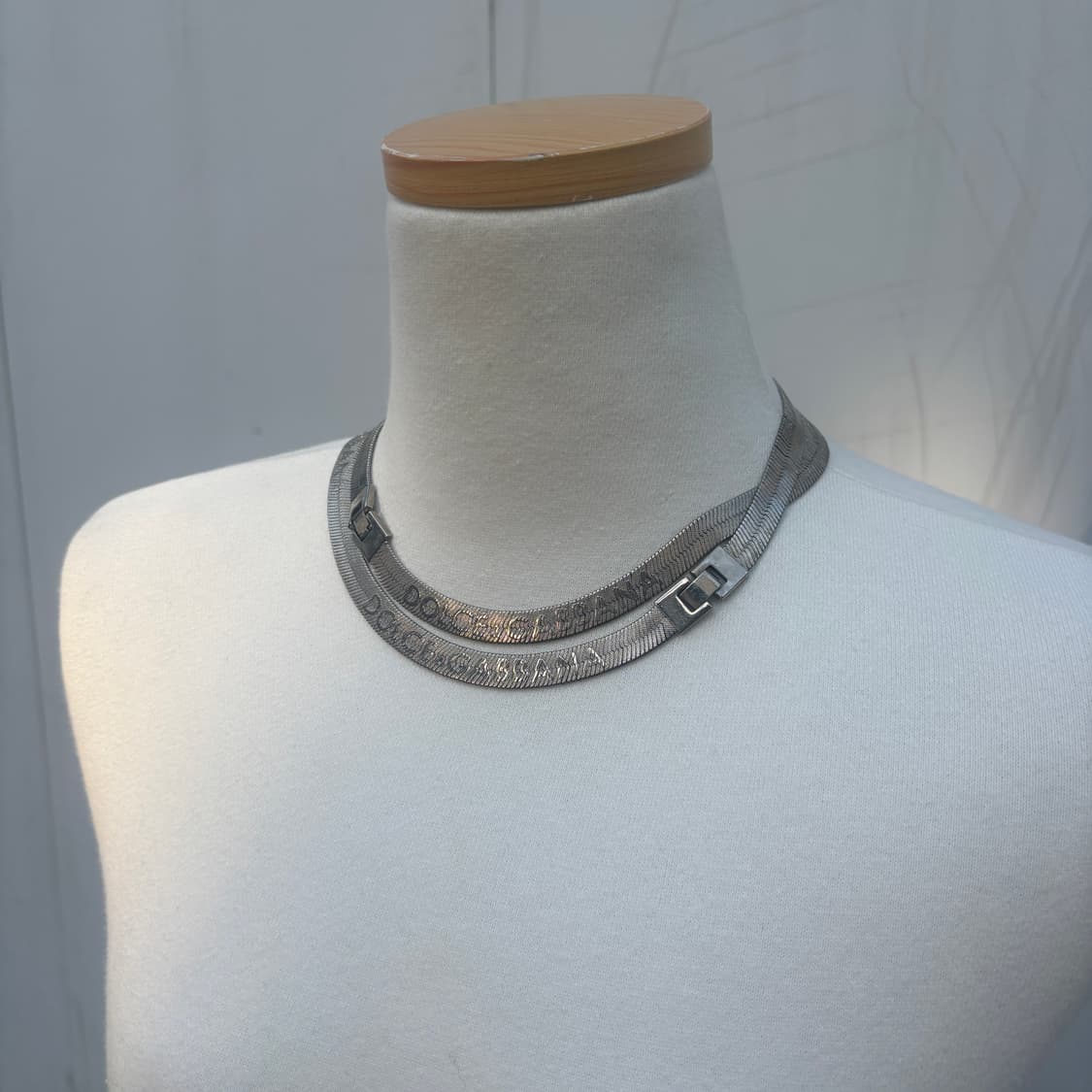 돌체앤가바나 빈티지 로고 인그레이빙 실버 헤링본 초커 목걸이 상품이미지3