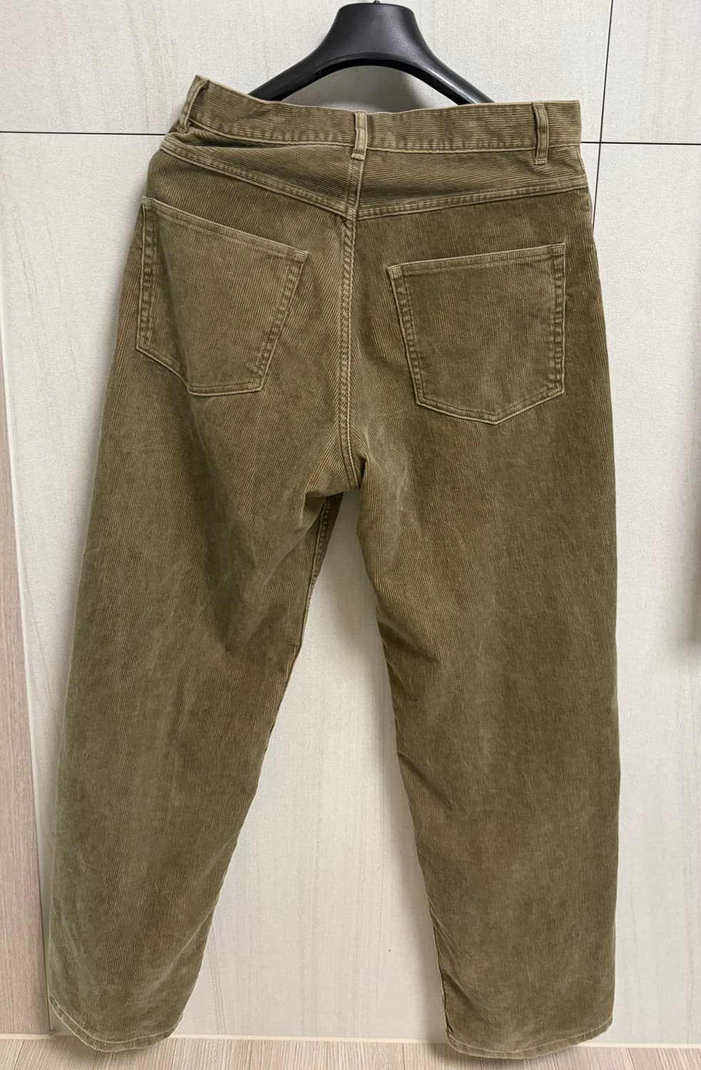 오라리 피그먼트 다이 핀스 코듀로이 팬츠 올리브 상품이미지2