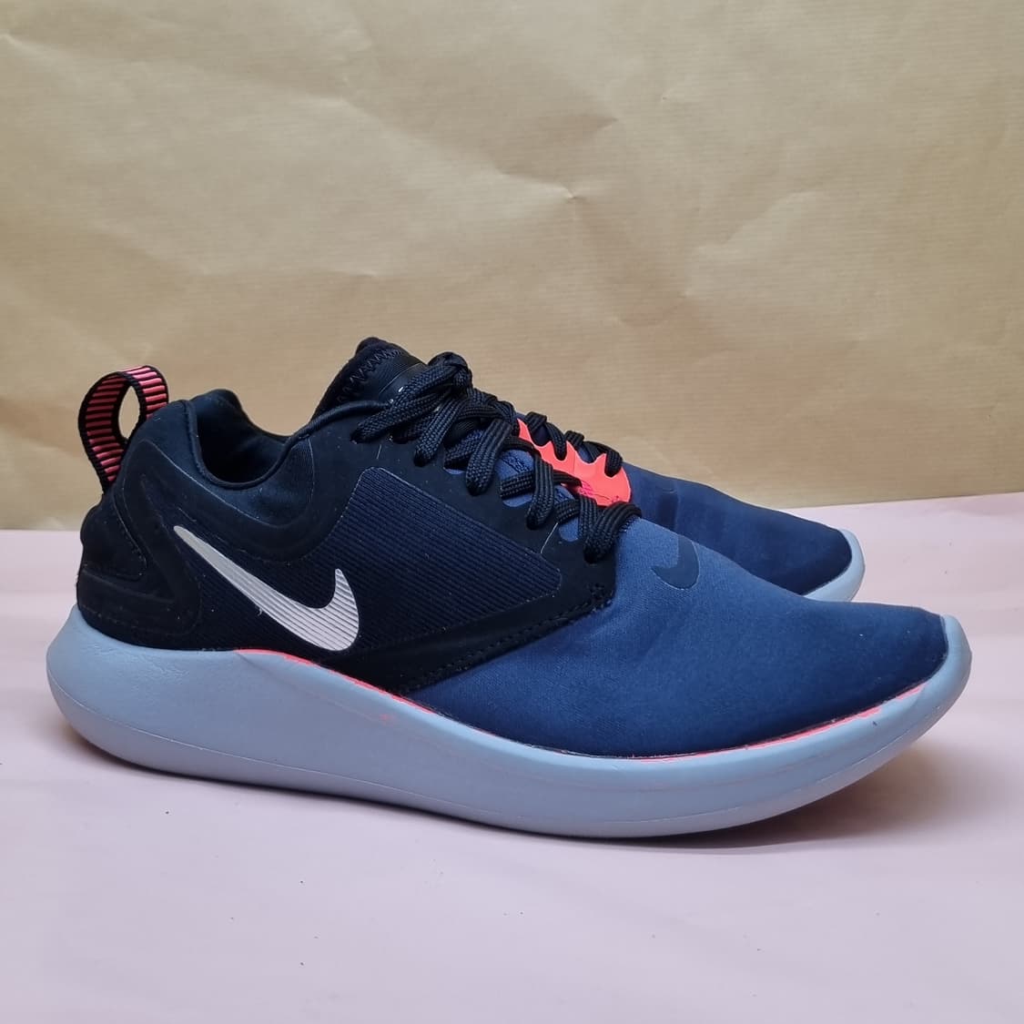 나이키 루나솔로 여성운동화235 상품이미지1