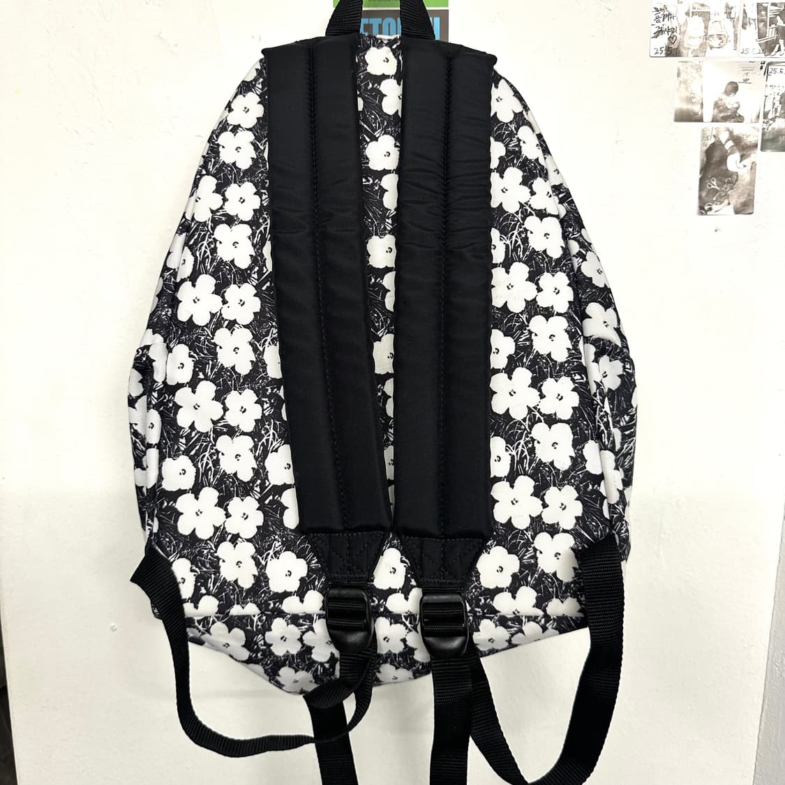 이스트팩 x 앤디워홀 플라워 프린팅 백팩 상품이미지3