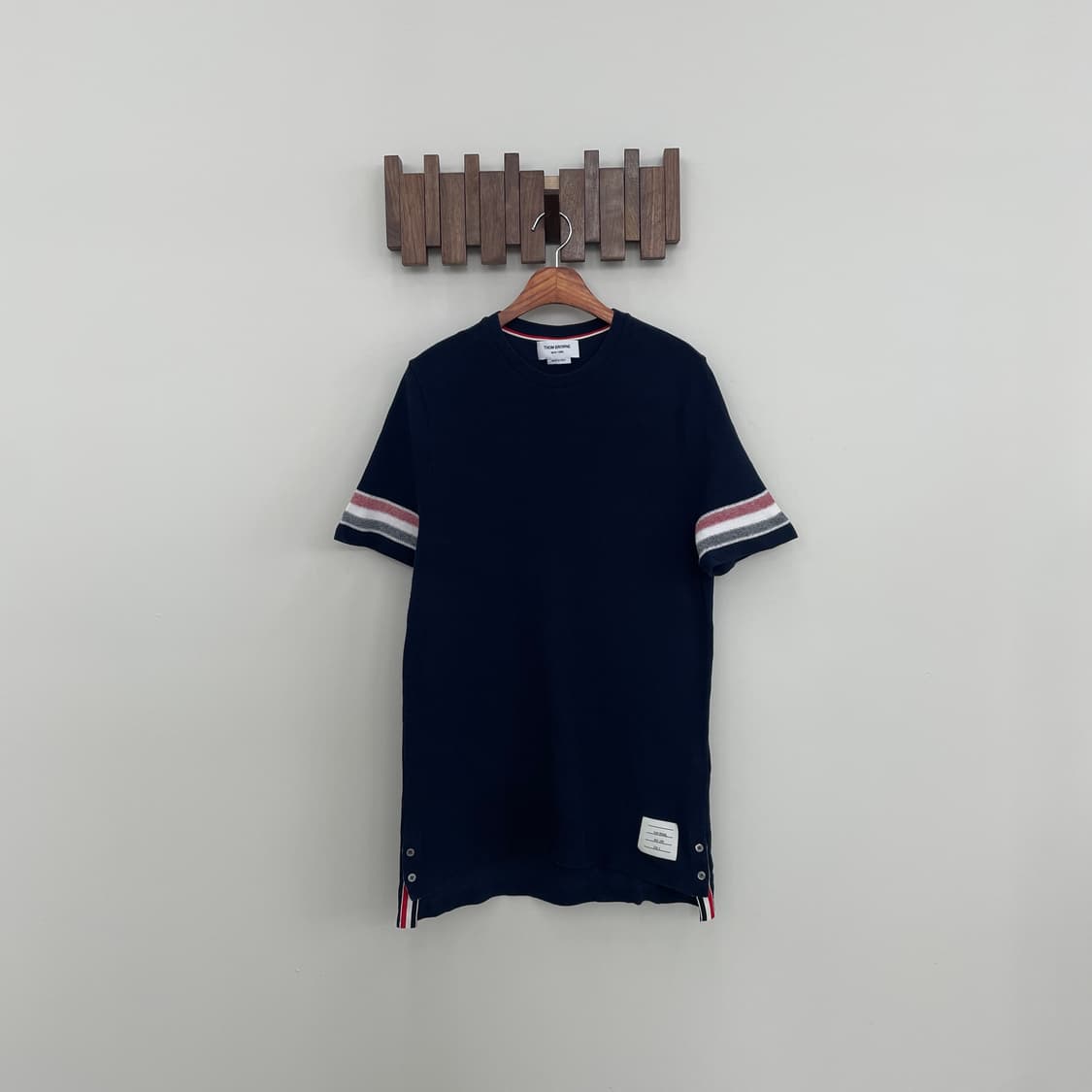 톰브라운 트리밍 텍스처 코튼 반팔티 상품이미지1