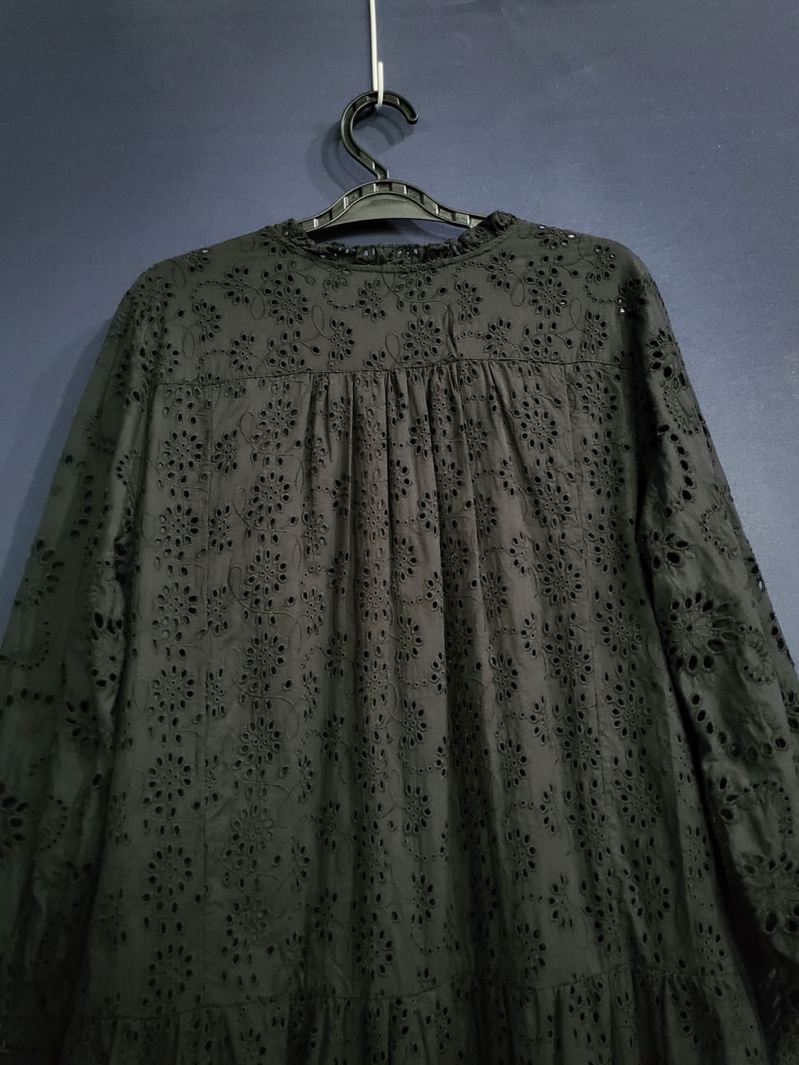 칼라거펠트 자수 펀칭 원피스 상품이미지7