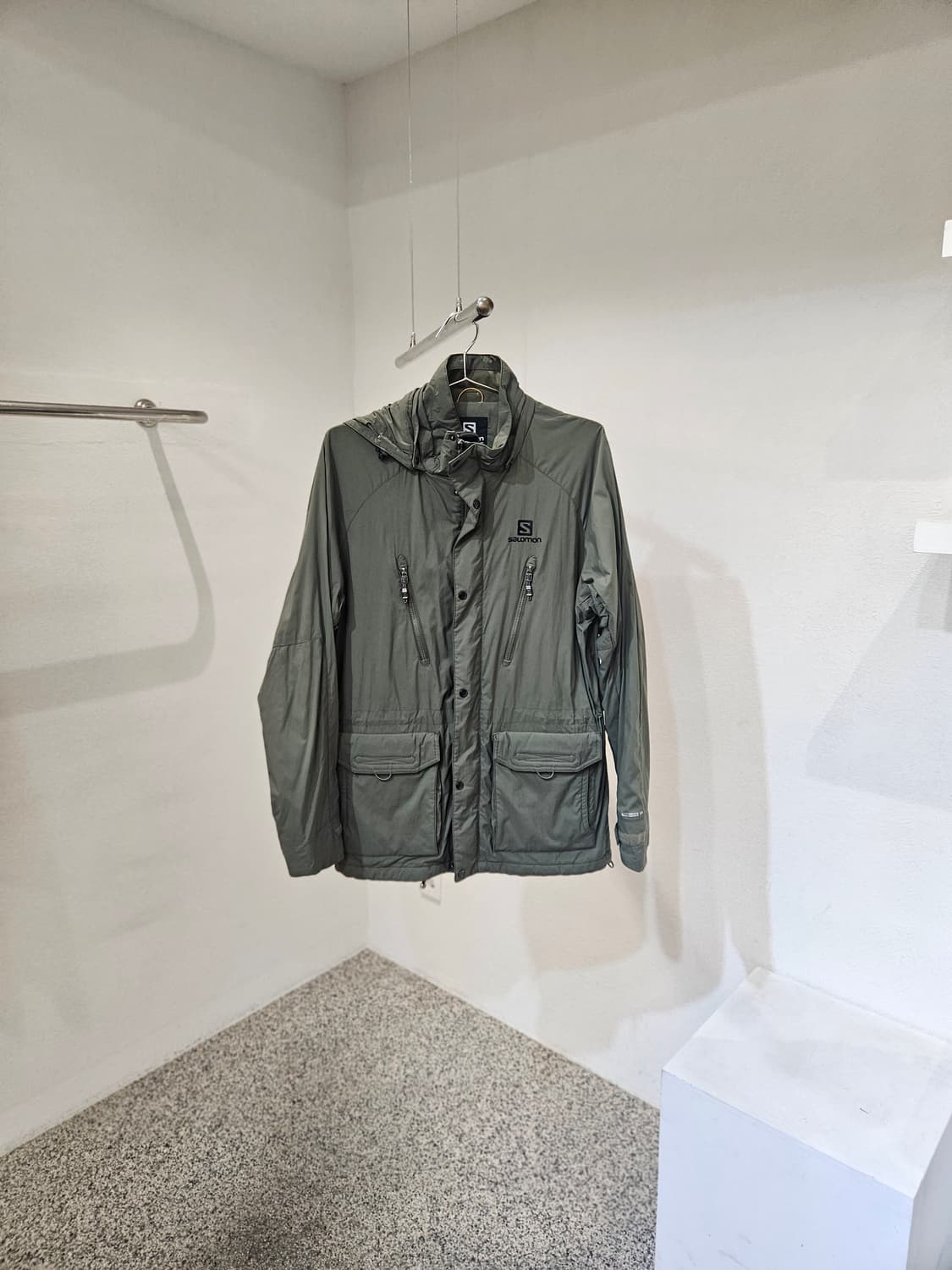 살로몬 로고 나일론 챌린지 자켓 상품이미지1