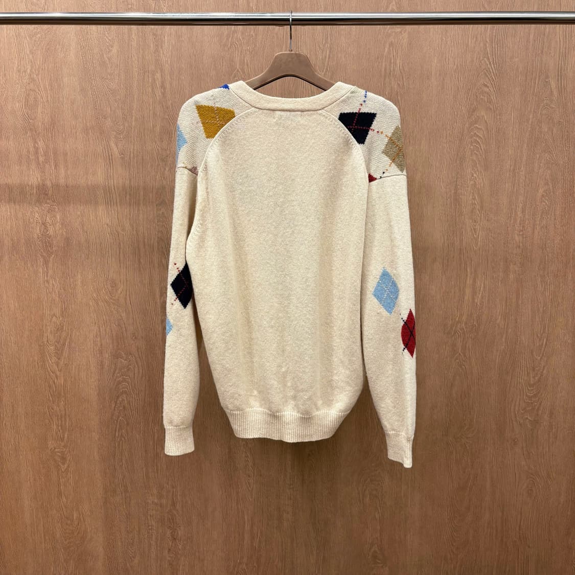 칼 헬무트 브이넥 긴팔 울 니트 가디건 아가일 패턴 버튼 디테일 아이보리 상품이미지3