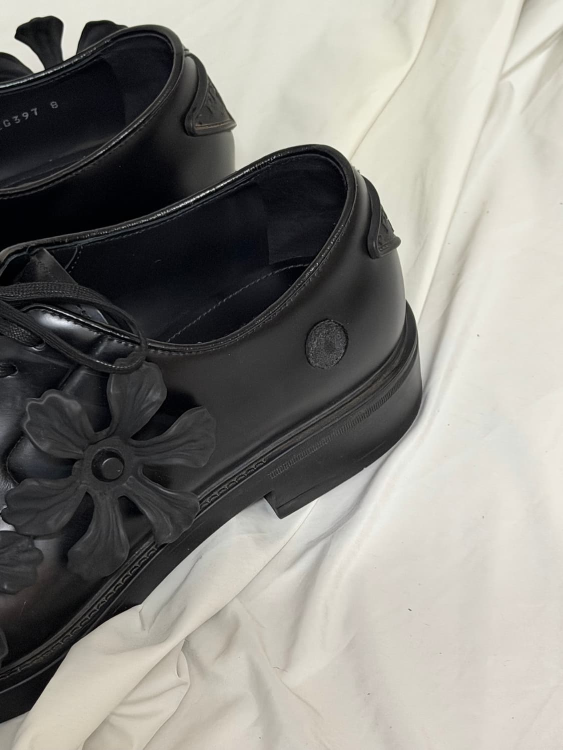 프라다 아플리케 플라워 레더 더비 슈즈 상품이미지4