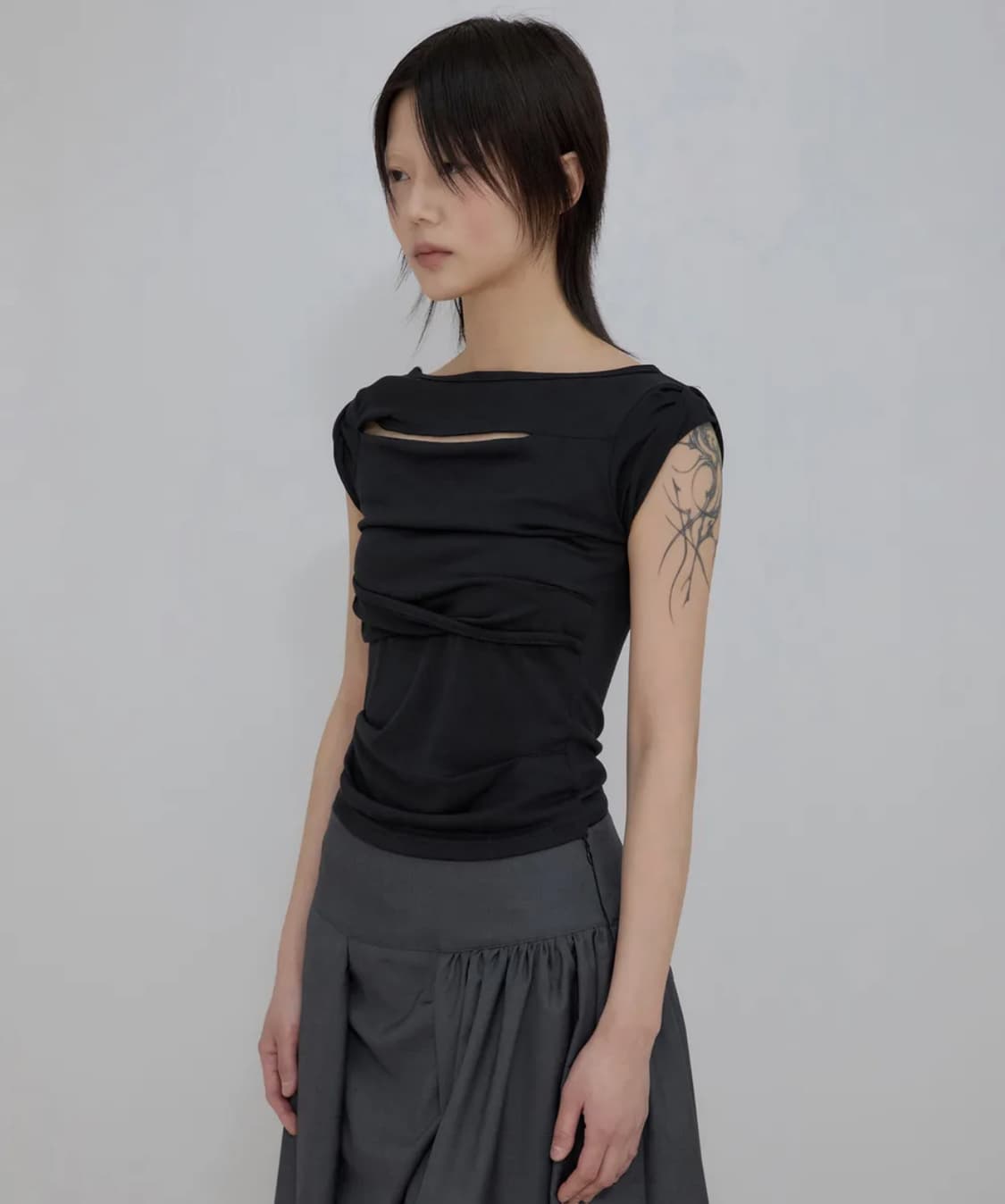 플레어업 Draped Roll-Up T-Shirt 블랙 상품이미지2