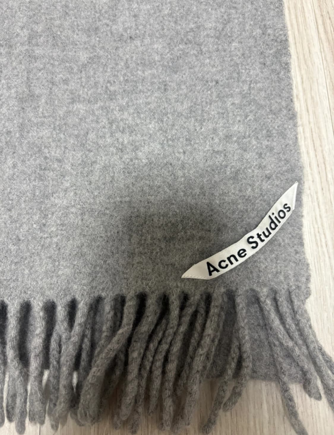 아크네 스튜디오 그레이 머플러  상품이미지1