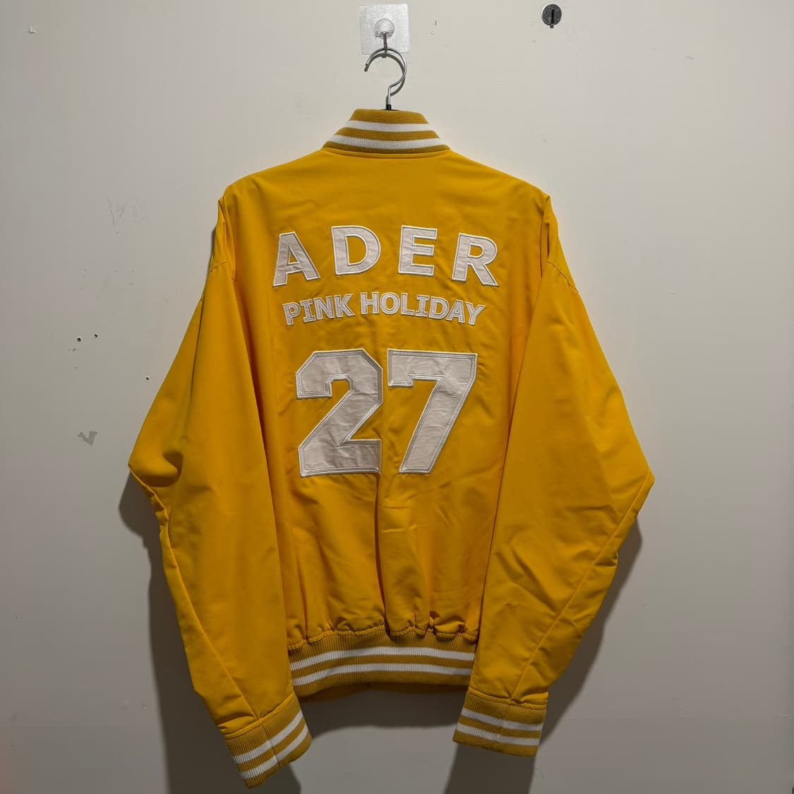 아더에러 핑크 홀리데이 바시티 자켓 상품이미지6