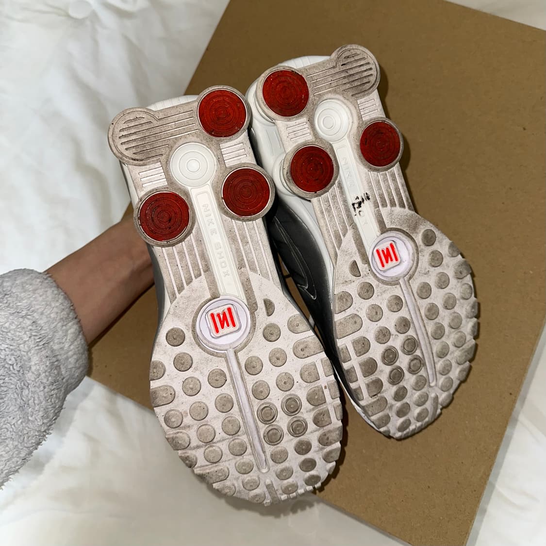 나이키 샥스 R4 화이트 메탈릭 실버 상품이미지4