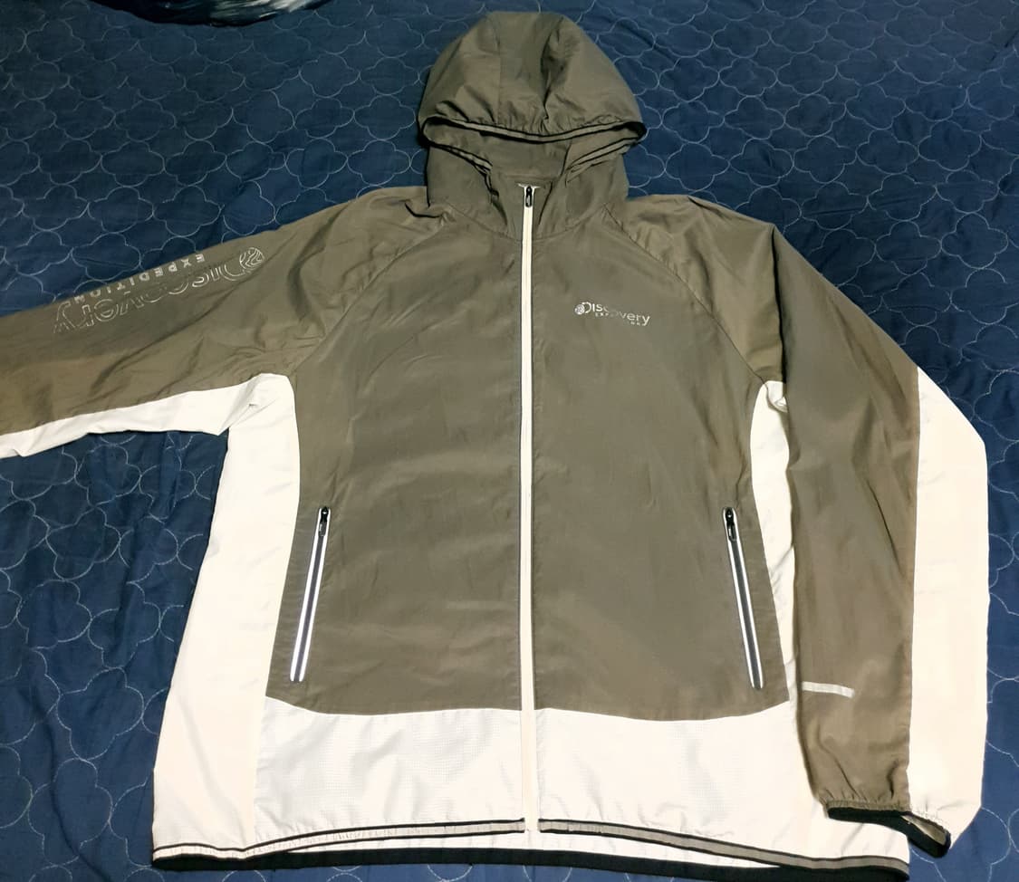 디스커버리 SS시즌 초경량 얇은 배색 후드 바람막이 (110) 상품이미지1