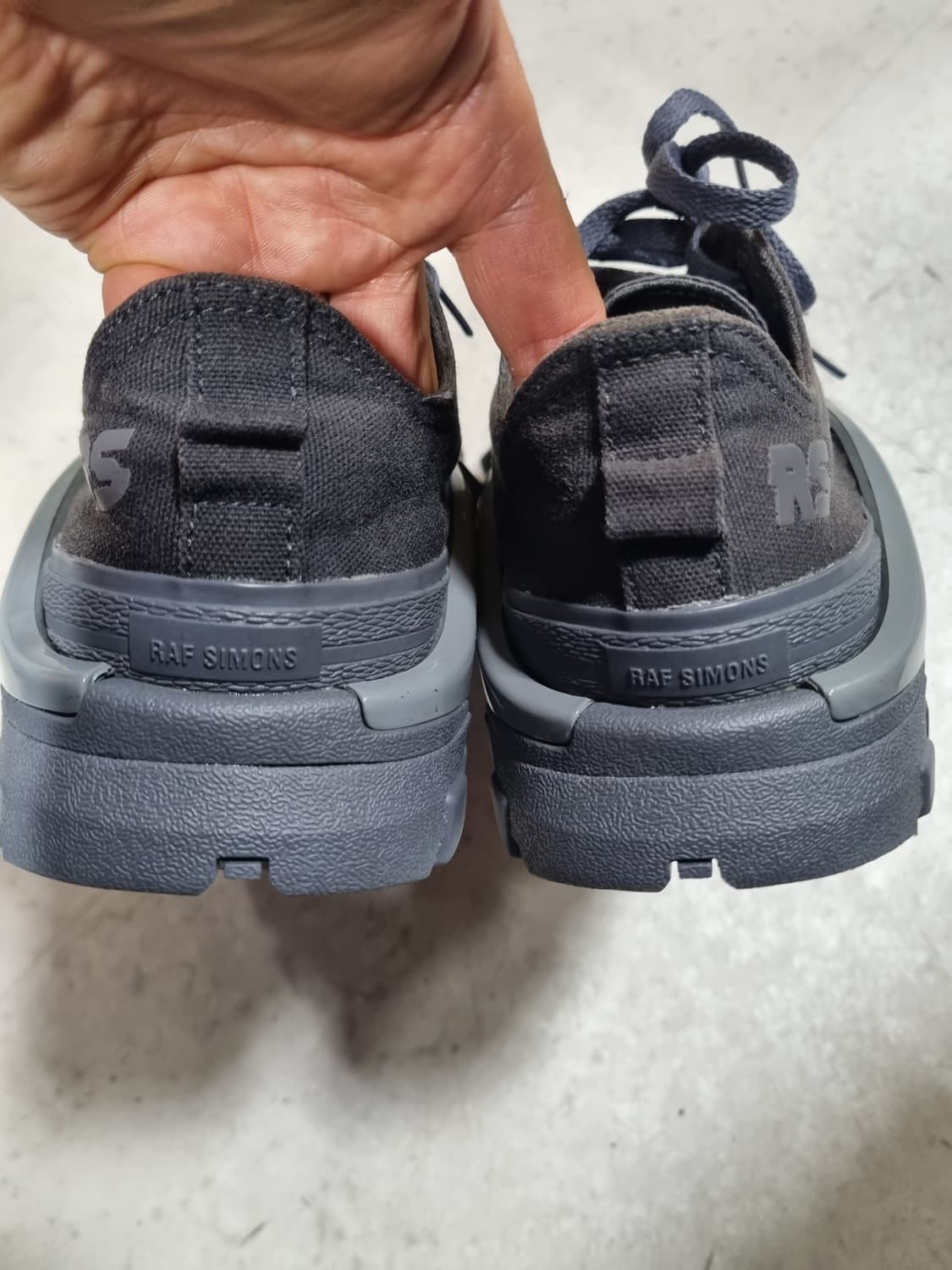 아디다스 라프시몬스 스니커즈  상품이미지3