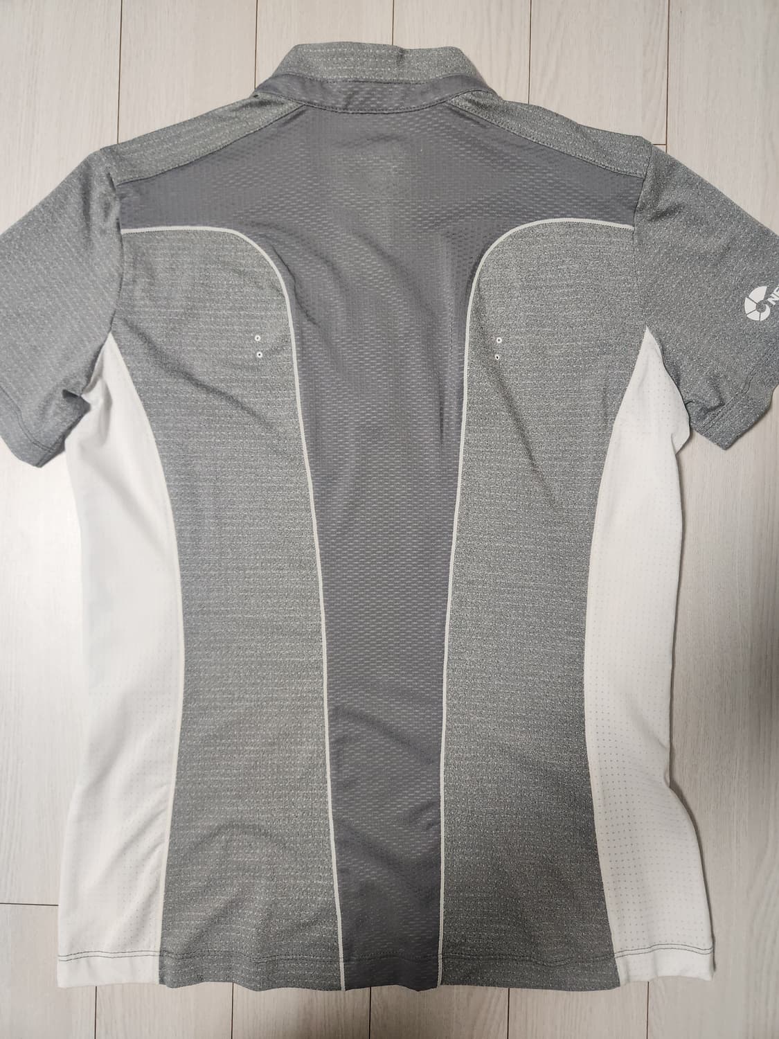 새상품급) 네파 여성 메쉬 하프집업 기능성 반팔티 사이즈 90 S

여러 상품이미지8