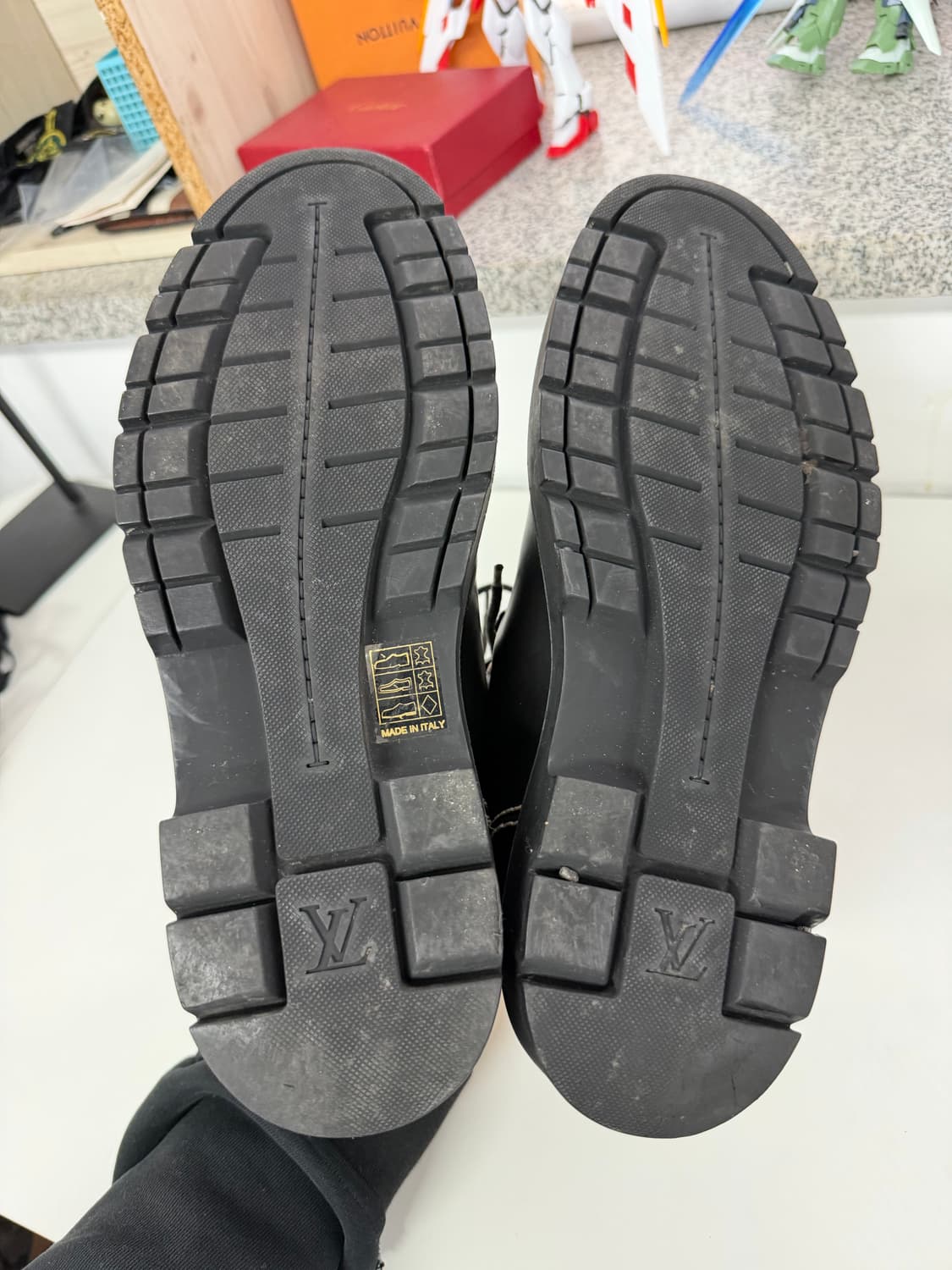 정품) 루이비통 남성 레이스업 몽키부츠 5 상품이미지10