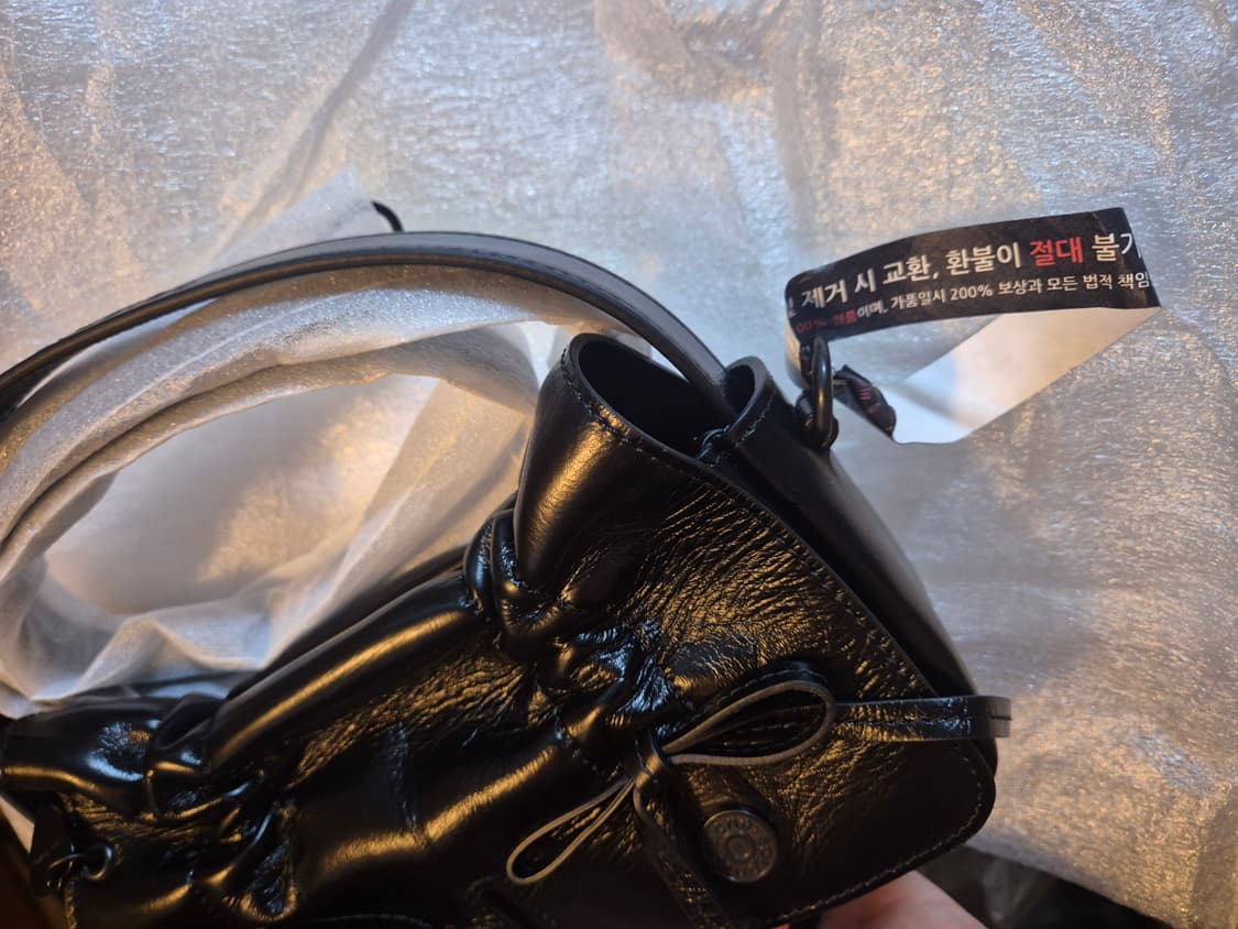 (새상품) 아크네스튜디오 멀티포켓 마이크로백 상품이미지3