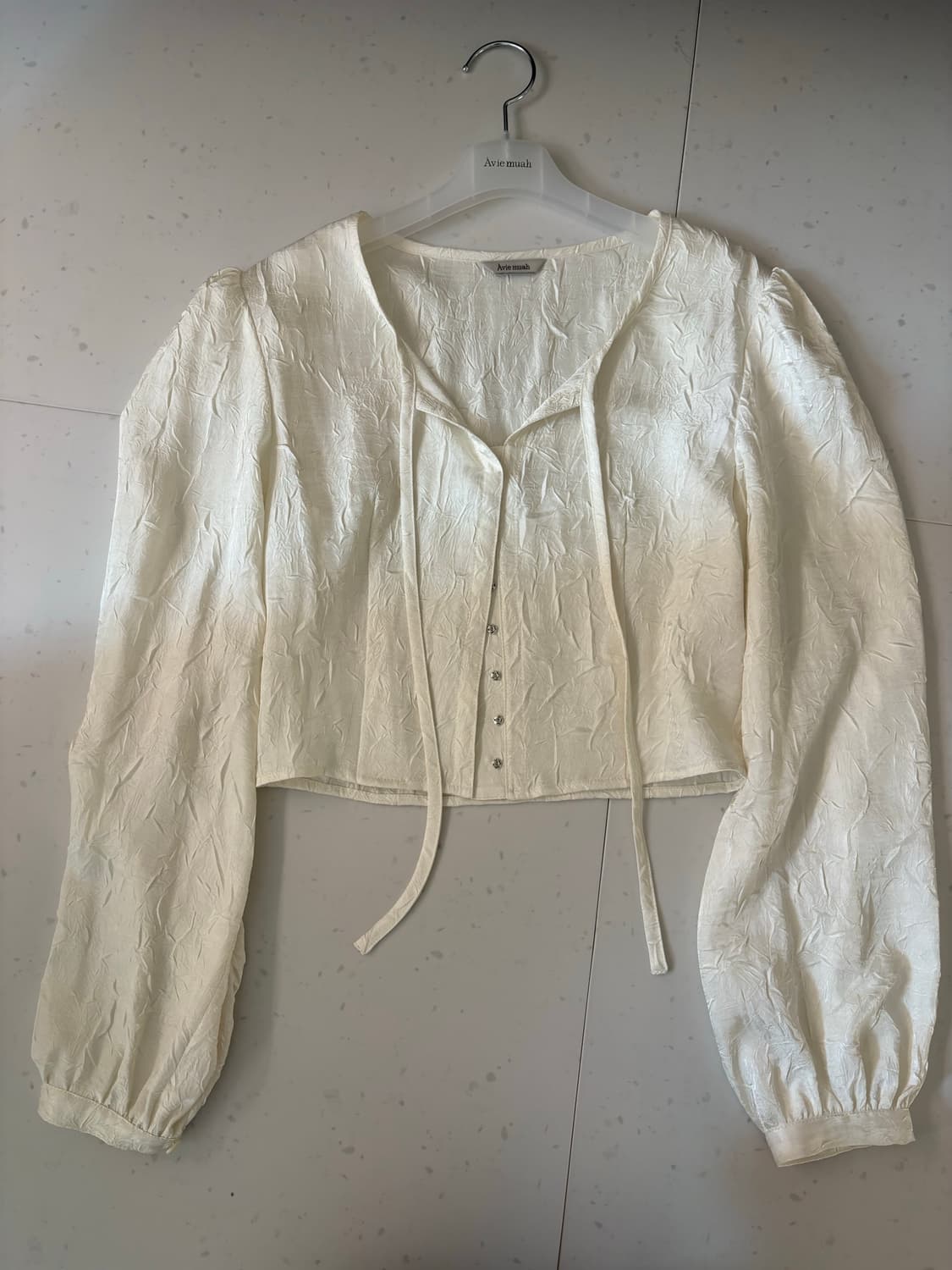 아비에무아 crinkle tie satin blouse 상품이미지2