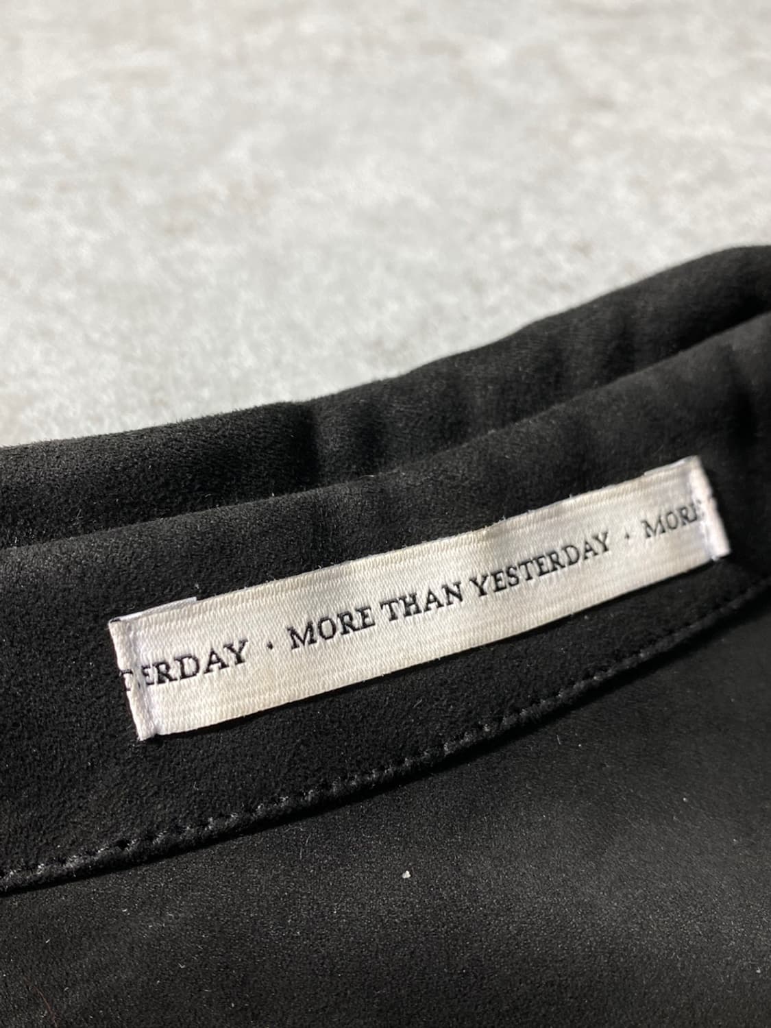 [M] More Than Yesterday 블랙 스웨이드 더블포켓 셔츠 상품이미지5