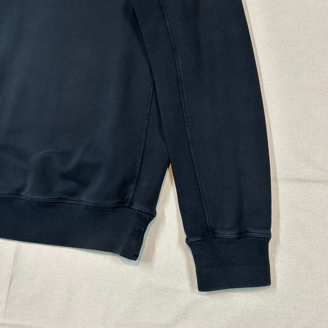 L) 스톤아일랜드 블랙 와펜 맨투맨 스웨트셔츠 상품이미지3