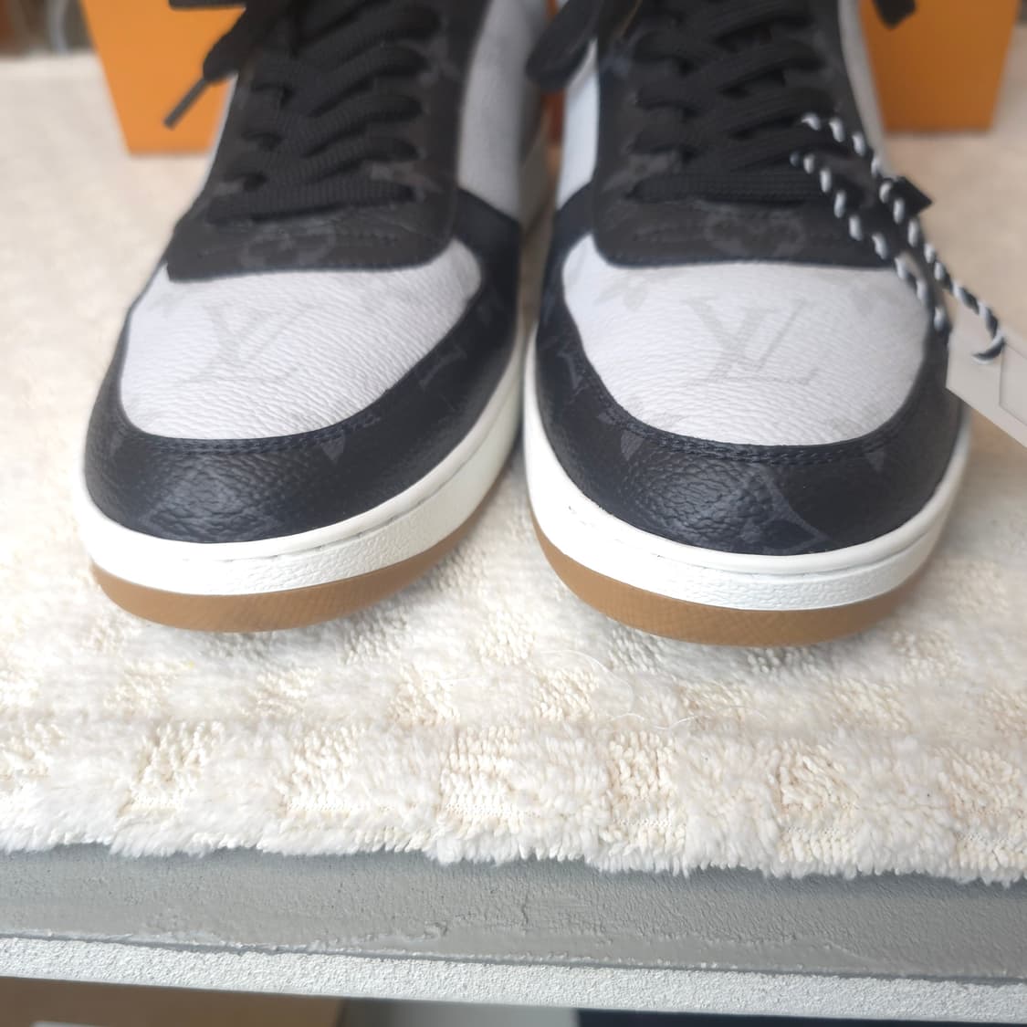 [정품/중고] 루이비통 리볼리 스니커즈 에벤 (새상품) 상품이미지3