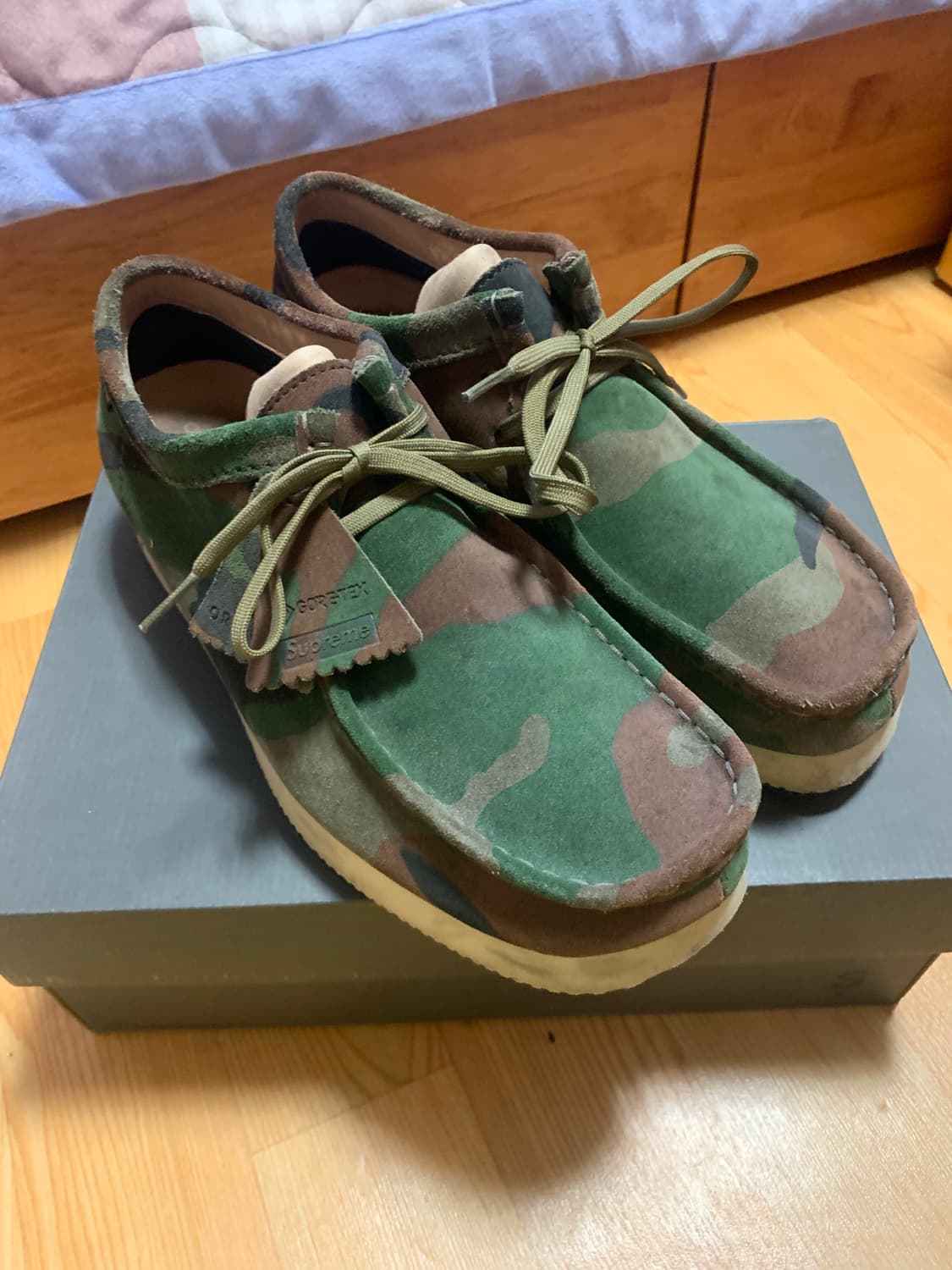 슈프림 클락스 왈라비 카모 고어텍스  상품이미지1