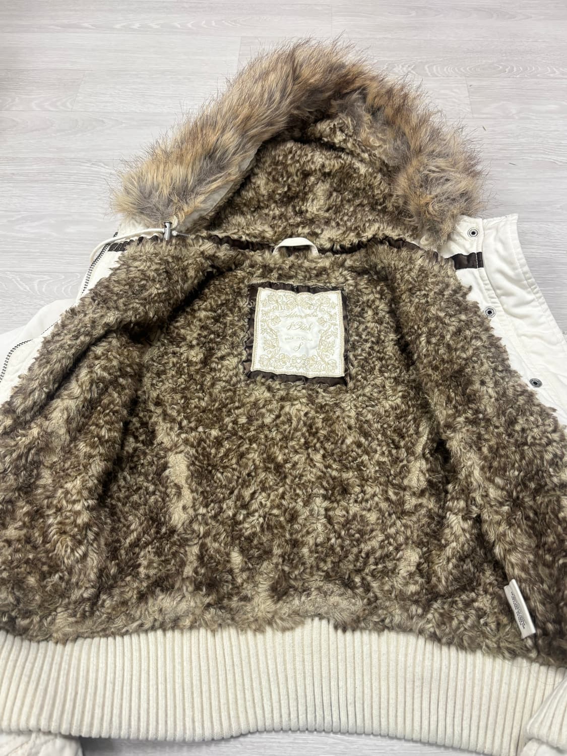 아베크롬비 울프죠 아이보리 상품이미지2