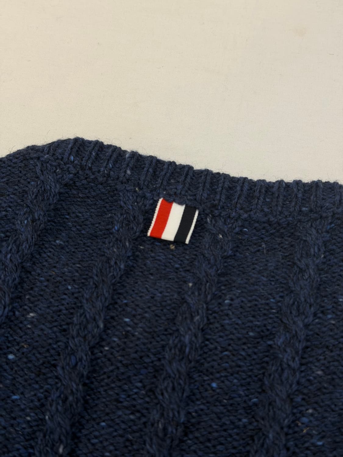 톰브라운 사선완장 아란 케이블 니트 네이비 상품이미지4