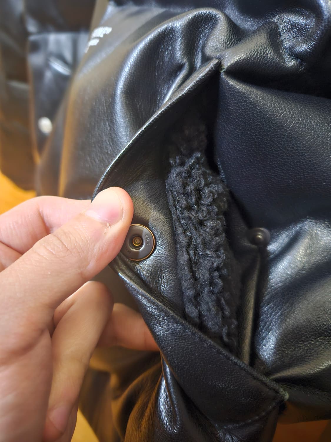 XL) 디아프바인 DV.LOT 696 램스킨 아머 덕다운 패딩 양가죽 상품이미지5