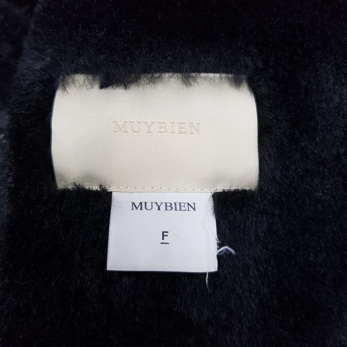 MUYBIEN 블랙 무스탕 자켓     상품이미지3