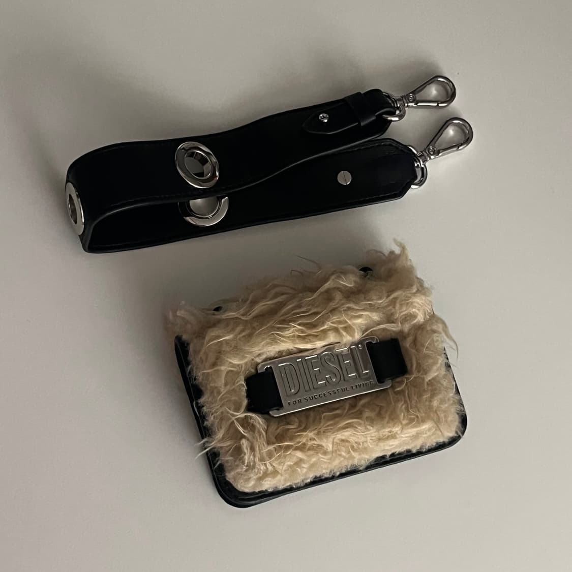 Diesel Marmye Stea Fur Wallet Bag 상품이미지4
