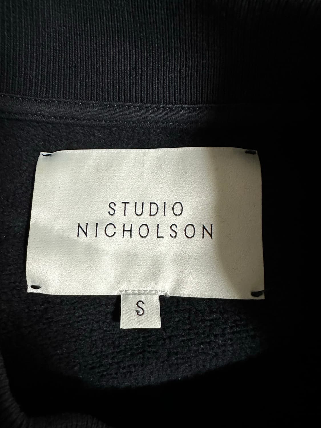 스튜디오니콜슨 플리스백 져지 맨투맨 네이비 상품이미지3