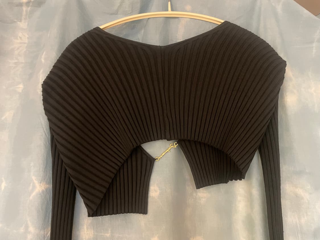 36) 자크뮈스 로고 참 크롭 가디건 블랙 상품이미지4