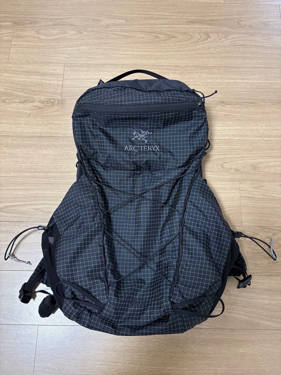 아크테릭스 에어리어스 18 백팩 (블랙) 상품이미지1