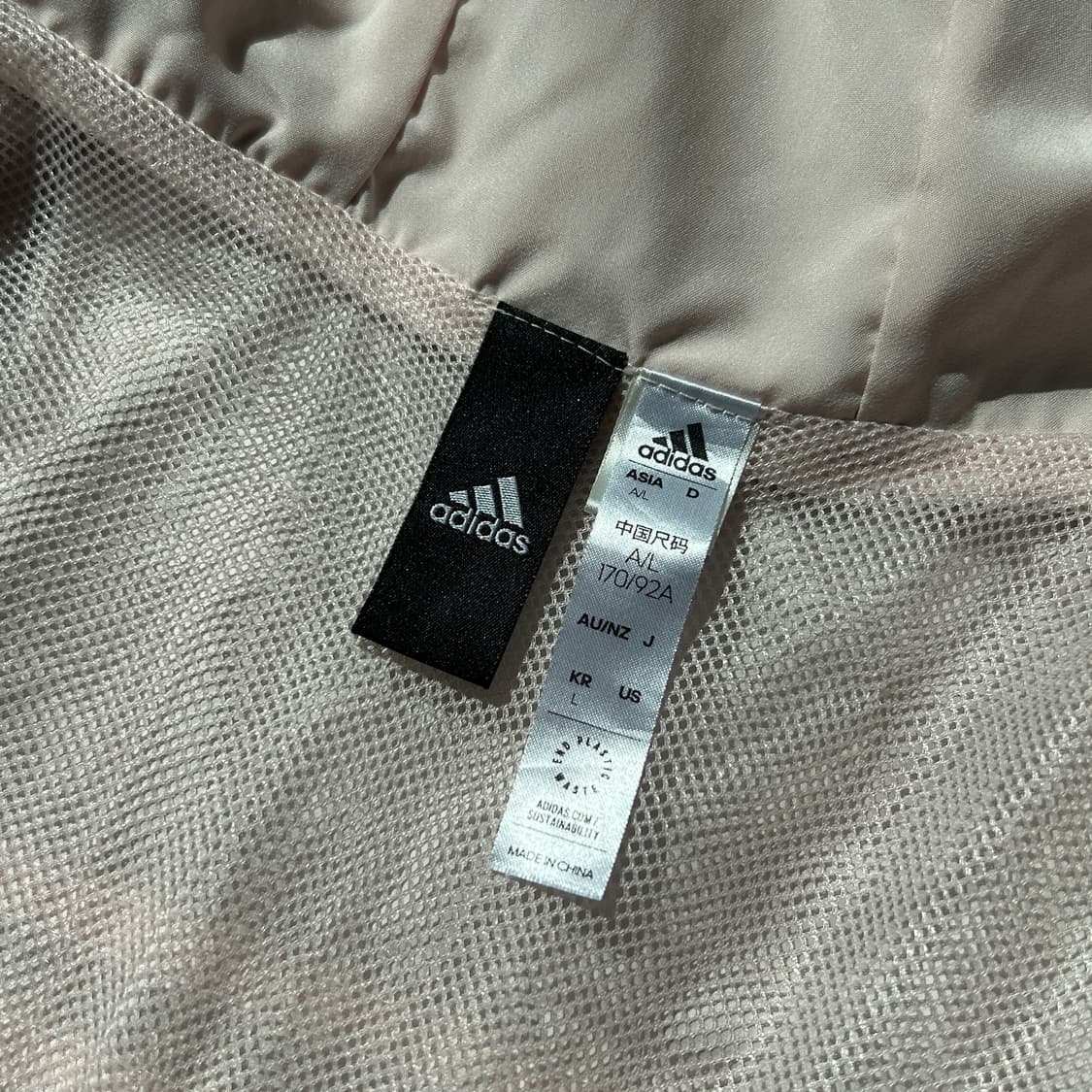 아디다스 에센셜 딸기우유 바람막이 상품이미지6